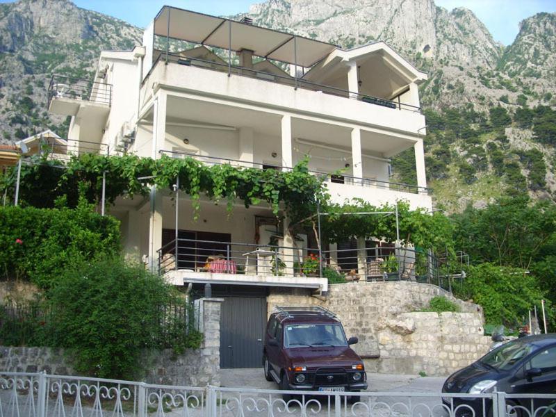 Apartments Dakovic Kotor Luaran gambar