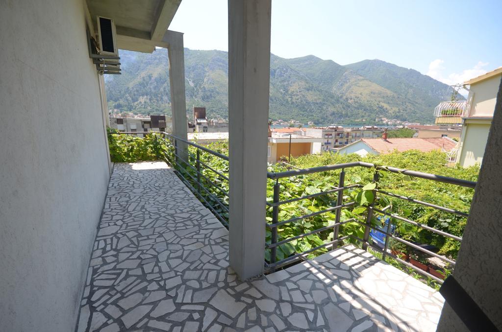 Apartments Dakovic Kotor Luaran gambar