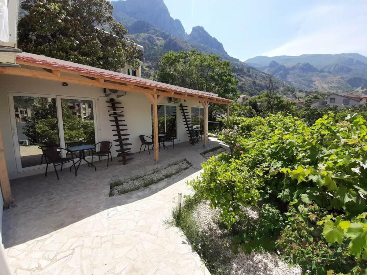 Apartments Dakovic Kotor Luaran gambar